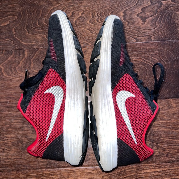 Nike Men's Red Revolution 3 Athletic Running Shoes Size 7 - Picture 2 of 5